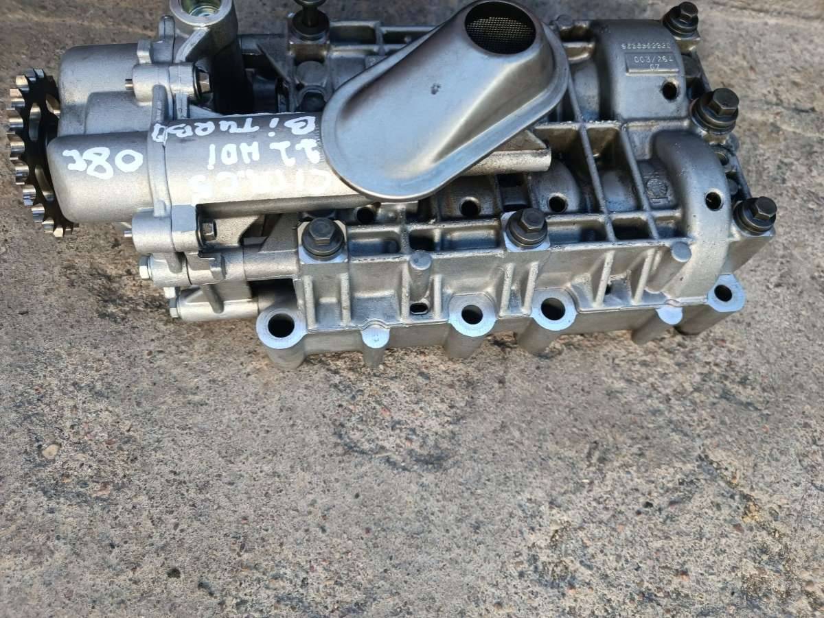 насос масляный Citroen C5 2 поколение 2008, 2.2 л., HDi, дизель, 4H01, 10DZ60, 9636898380 - фото №1