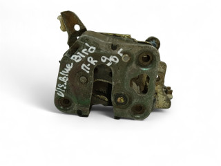 замок двери передней правой Nissan Bluebird 910 1990