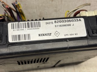 блок предохранителей Renault Megane 2 поколение 2004, 8200306033A