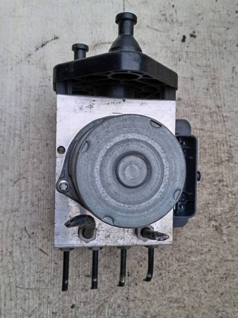 блок ABS Mercedes-Benz Sprinter W907/W910 2020, 2.0 л., CDi, дизель, A9079008104 - фото №1