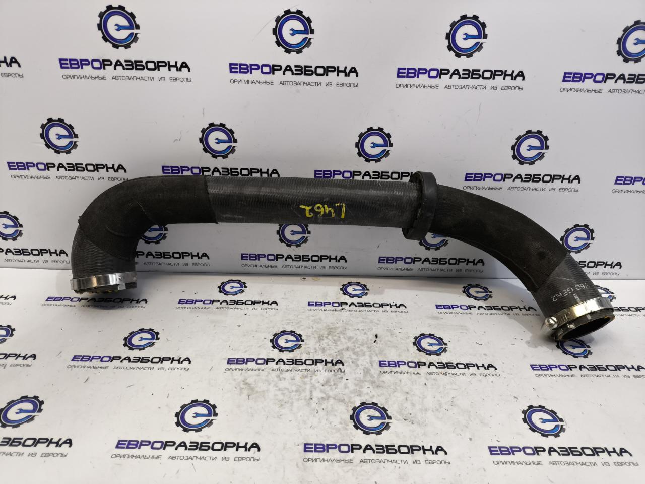 патрубок интеркулера Land Rover Discovery 5 поколение L462 2020, 3.0 л., дизель, АКПП, передний привод, правый руль, LR088290, FPLA6N650CC - фото №1