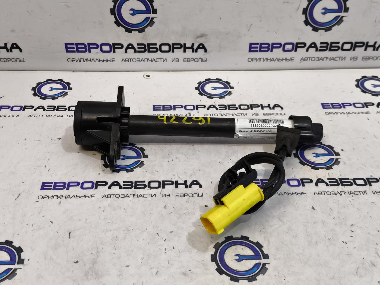 пиропатрон петли капота Mercedes-Benz GLE W166 2017, 3.0 л., CDi, дизель, АКПП, передний привод, A1669060002 - фото №1