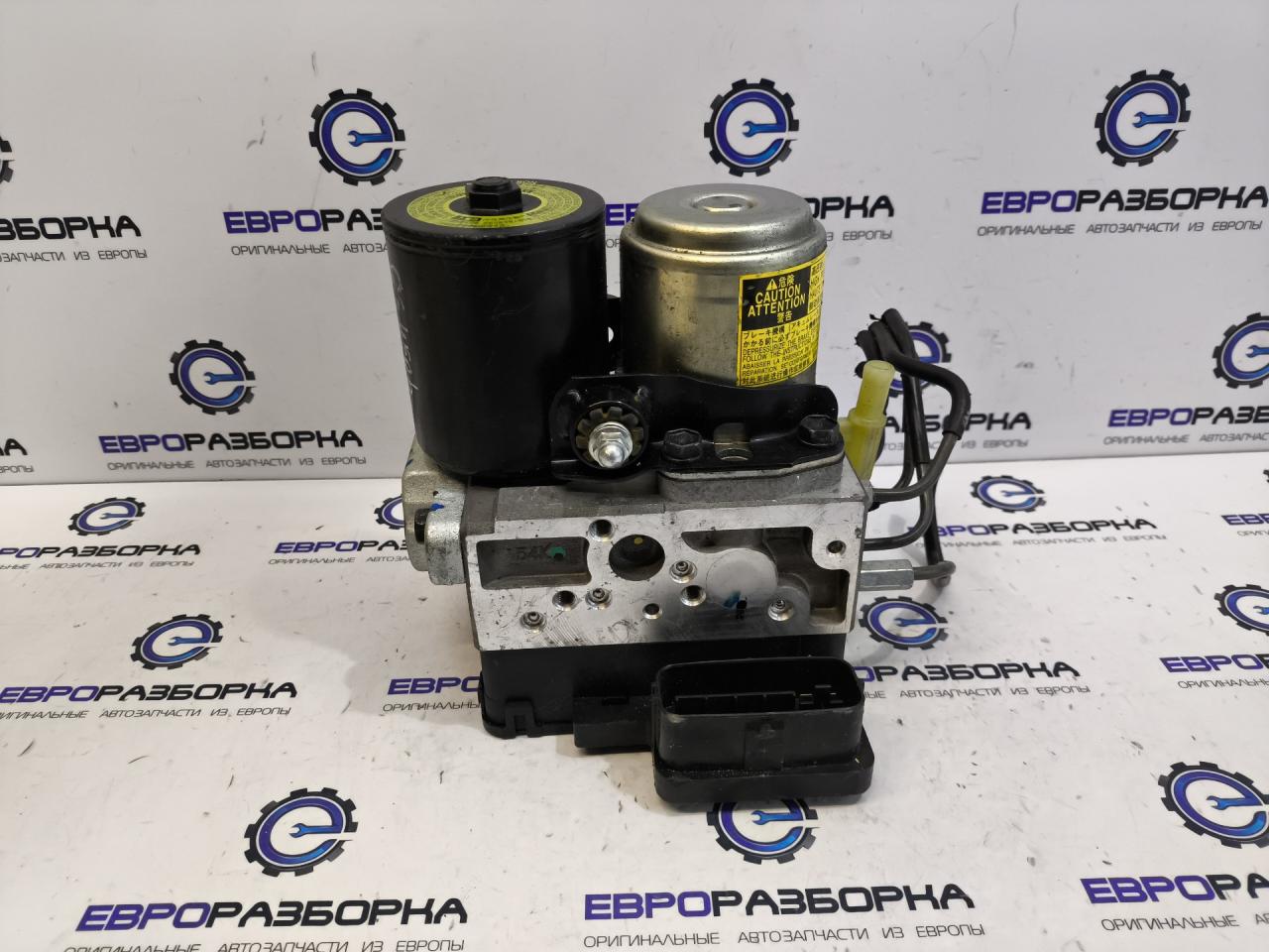 блок ABS Lexus GS 4 поколение 2013, 3.0 л., бензин, АКПП, передний привод, 4451030290 - фото №1