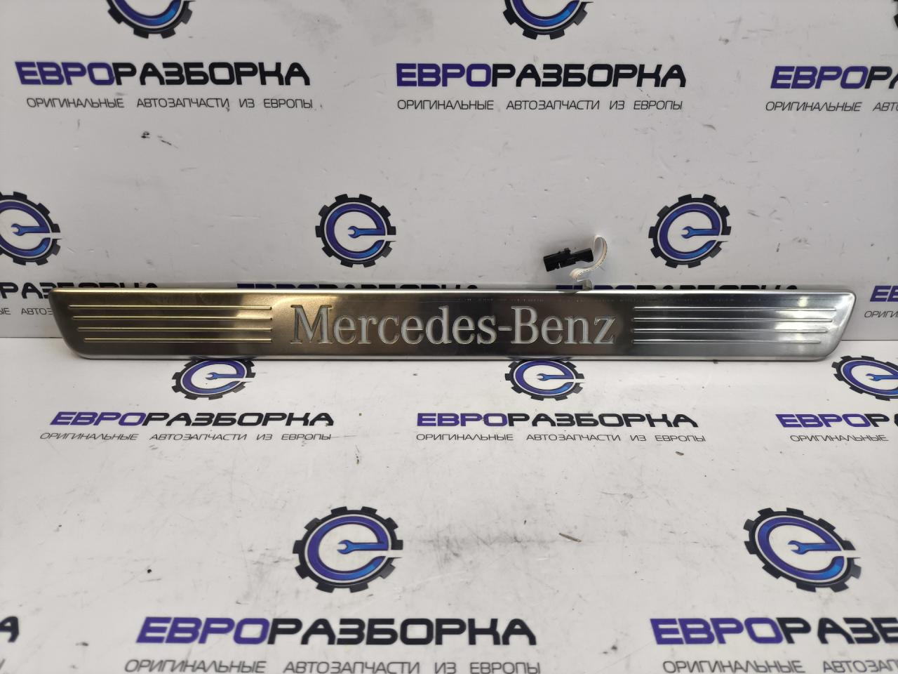 накладка на порог внутренняя Mercedes-Benz M-Класс W166 2013, 3.0 л., CDi, дизель, АКПП, передний привод, A1666801235 - фото №1