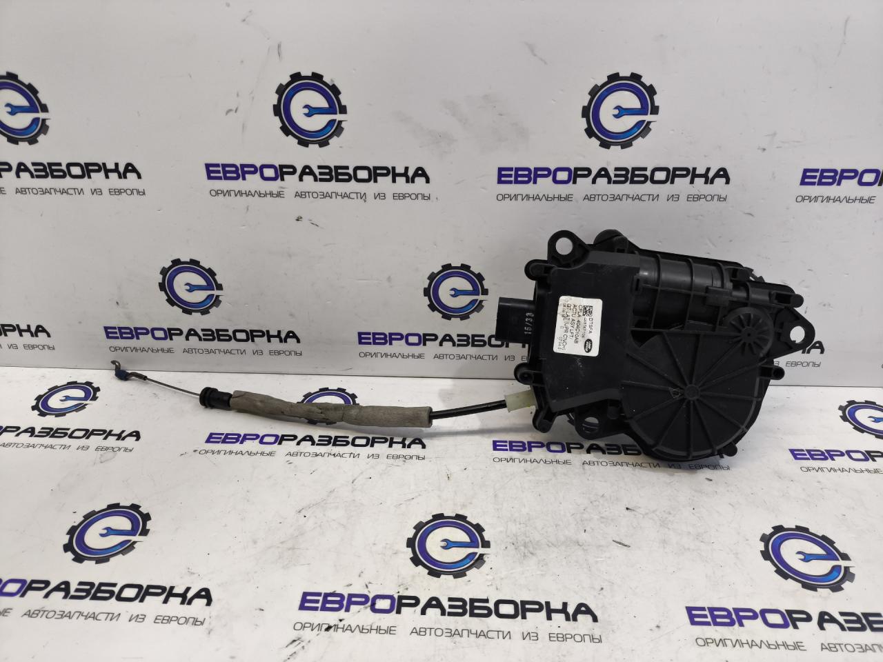 активатор замка багажника Land Rover Range Rover 4 поколение L405 2016, 4.4 л., дизель, АКПП, полный привод, правый руль, CPLA404C10AB, CPLA404C10AD, LR095549, T2H2194, T2H25106, LR070122 - фото №1