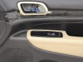 обшивка двери передняя правая Jeep Grand Cherokee 4 поколение [2-й рестайлинг] WK2 2017, 3.0 л., CRD, дизель, АКПП, передний привод - фото №11