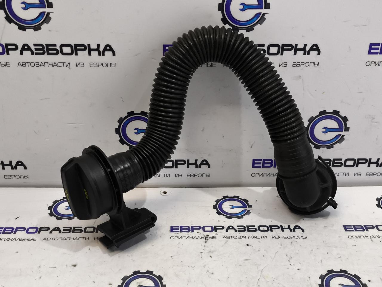 маслозаливная горловина Audi Q7 4M 2018, 3.0 л., TDi, CZZ, дизель, АКПП, серый, внедорожник 5 дв., полный привод, правый руль, 4M0115301H - фото №1