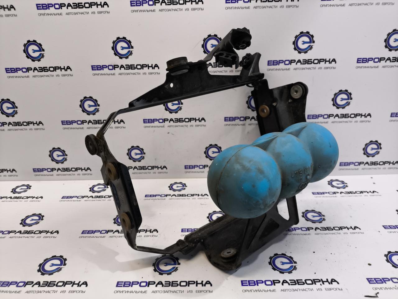 кронштейн радиатора Bentley Continental GT 2 поколение 2015, 4.0 л., TFSI, бензин, АКПП, передний привод, 3W0121703B, 3W0121233 - фото №1