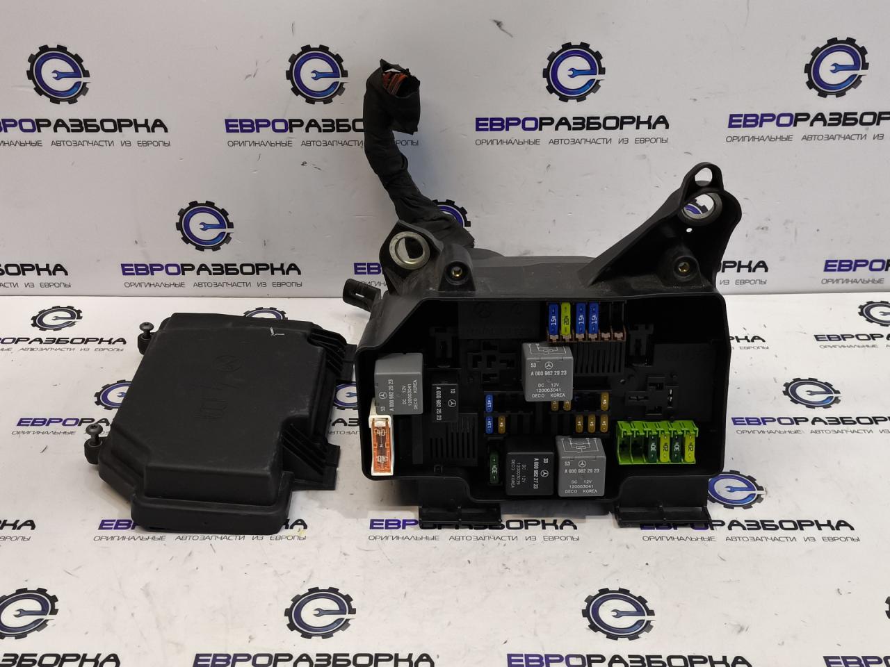 блок предохранителей Mercedes-Benz GLC-Класс X253/C253 2016, 2.0 л., CDi, дизель, АКПП, передний привод, A2229063202, A2135400124, A2055402428 - фото №1