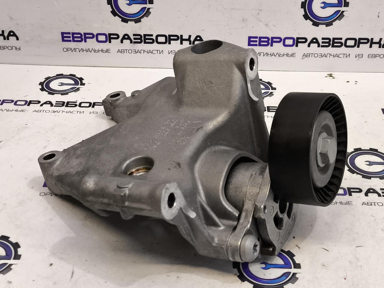 кронштейн генератора Porsche Macan 1 поколение [2-й рестайлинг] 95B 2023, DGR, робот, внедорожник 5 дв., полный привод, правый руль, 06M903143AC, 06M903133J