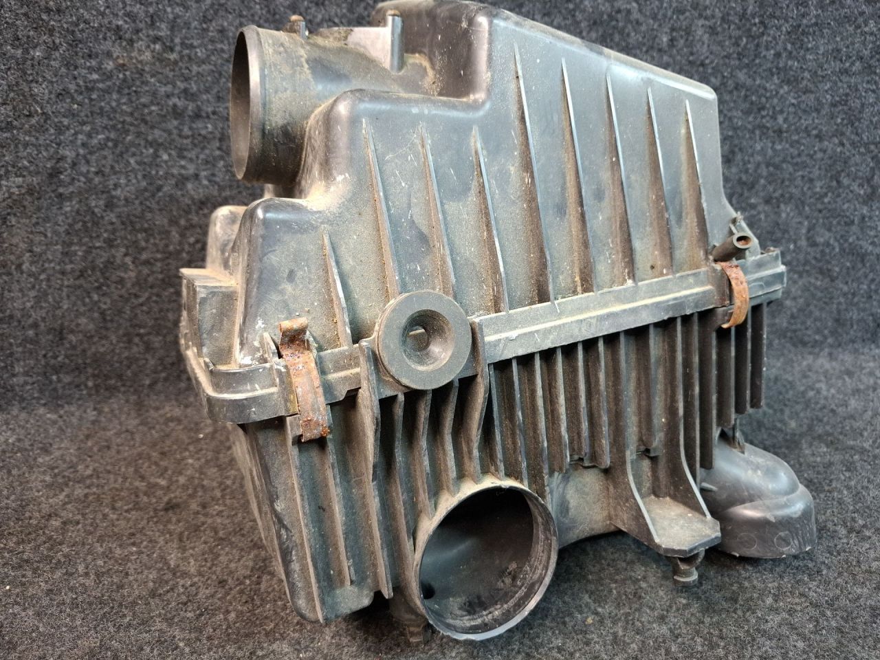 корпус воздушного фильтра Mazda CX-7 1 поколение ER 2008, 2.3 л., L3-VDT, бензин, АКПП, голубой/30s, полный привод, 13320K3804 - фото №1