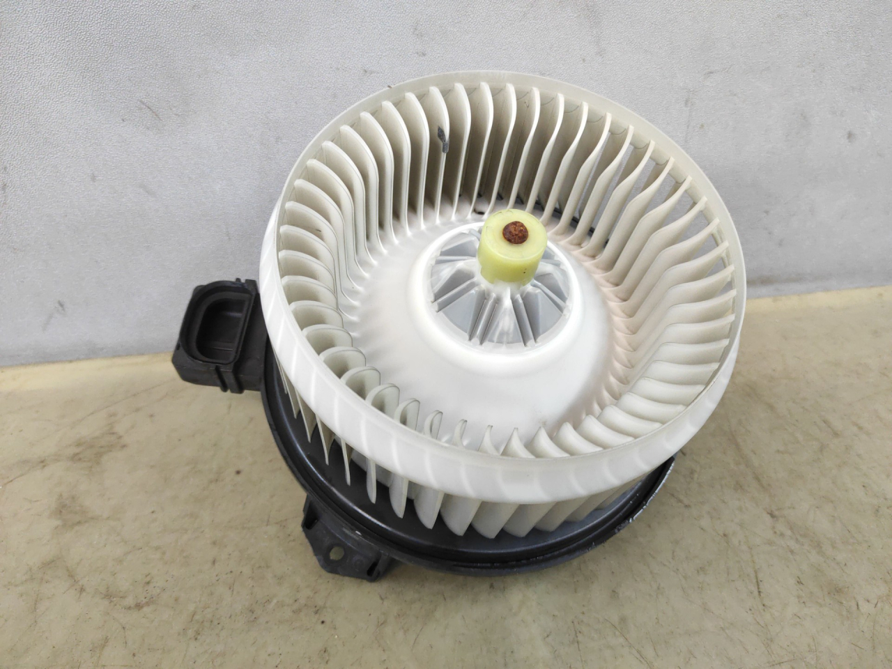 моторчик печки Ford Edge 2 поколение CD539 2018, 2.0 л., бензин, АКПП, черный, внедорожник 5 дв., полный привод, AY2727006220 - фото №1