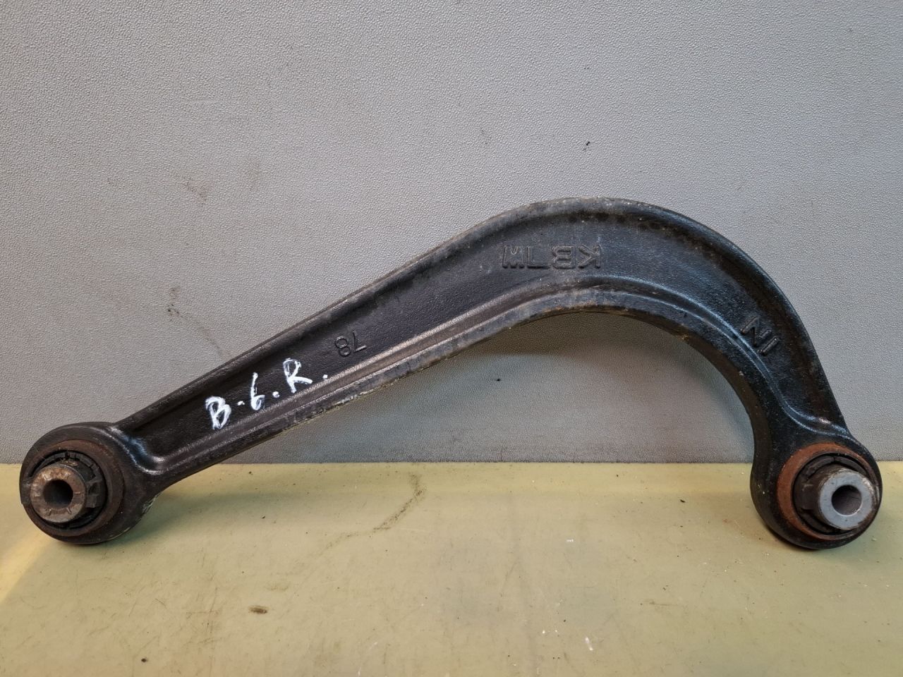 рычаг задний правый Mazda CX-5 2 поколение KF 2018, 2.5 л., PYY1, бензин, АКПП, серый/46g, внедорожник 5 дв., полный привод - фото №1