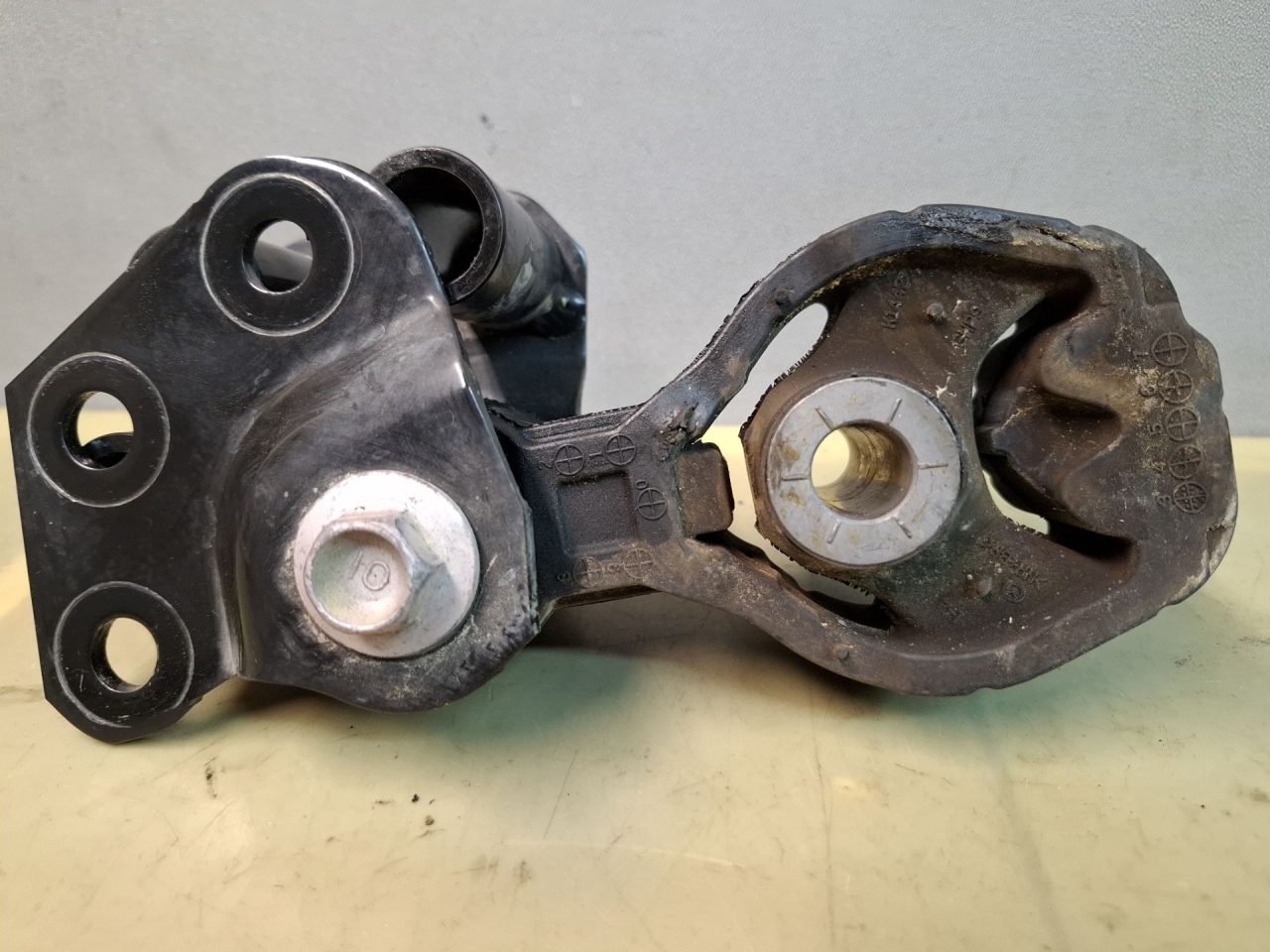 подушка крепления двигателя Mazda 3 3 поколение 2016, 2.0 л., PEY4, бензин, МКПП - фото №1