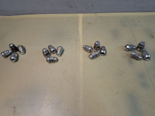 гайка колесная Chevrolet Malibu 9 поколение 2018, 1.5 л., бензин, АКПП, бордовый, передний привод