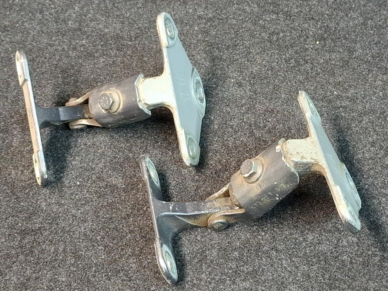 петля крышки багажника BMW X5 E70 2008, 3.0 л., дизель, АКПП, серый, внедорожник 5 дв., полный привод, правый руль - фото №1