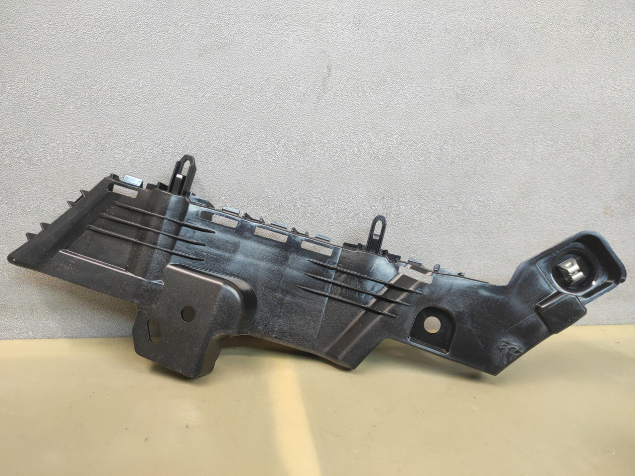 крепление бампера Buick Encore GX 1 поколение 2022, 42713982 - фото №1