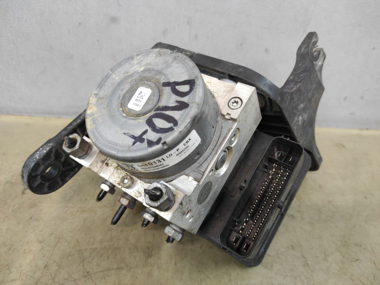 блок ABS Chevrolet Equinox 3 поколение 2019, 1.5 л., бензин, АКПП, белый 140х, минивэн, передний привод, 84560131, 84560135 - фото №1