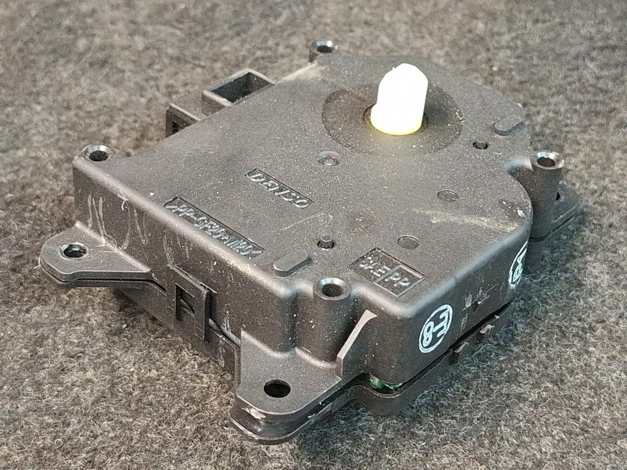 моторчик заслонки печки Toyota Camry 7 поколение XV40 2008, 2.4 л., 2AZ-FE, бензин, АКПП, седан, передний привод, AE063800-0171PLS - фото №1