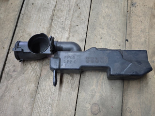 резонатор воздушного фильтра Mazda Premacy 1 поколение 2001, 1.8 л., бензин