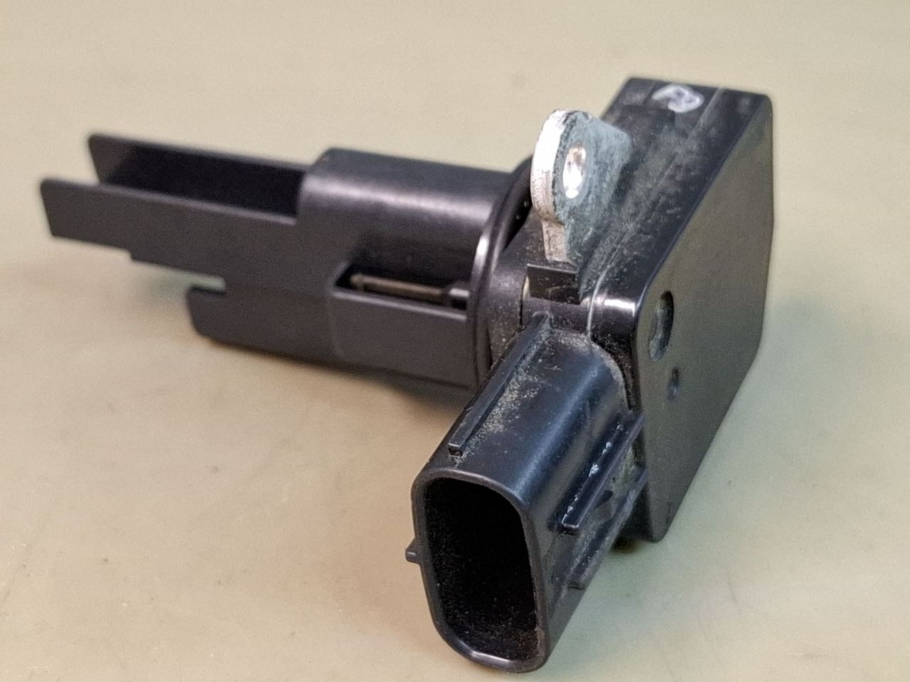 расходомер воздуха Toyota Sienna 3 поколение 2011, 3.5 л., 2GR-FE, бензин, АКПП, серый, передний привод, 222040T020 - фото №1