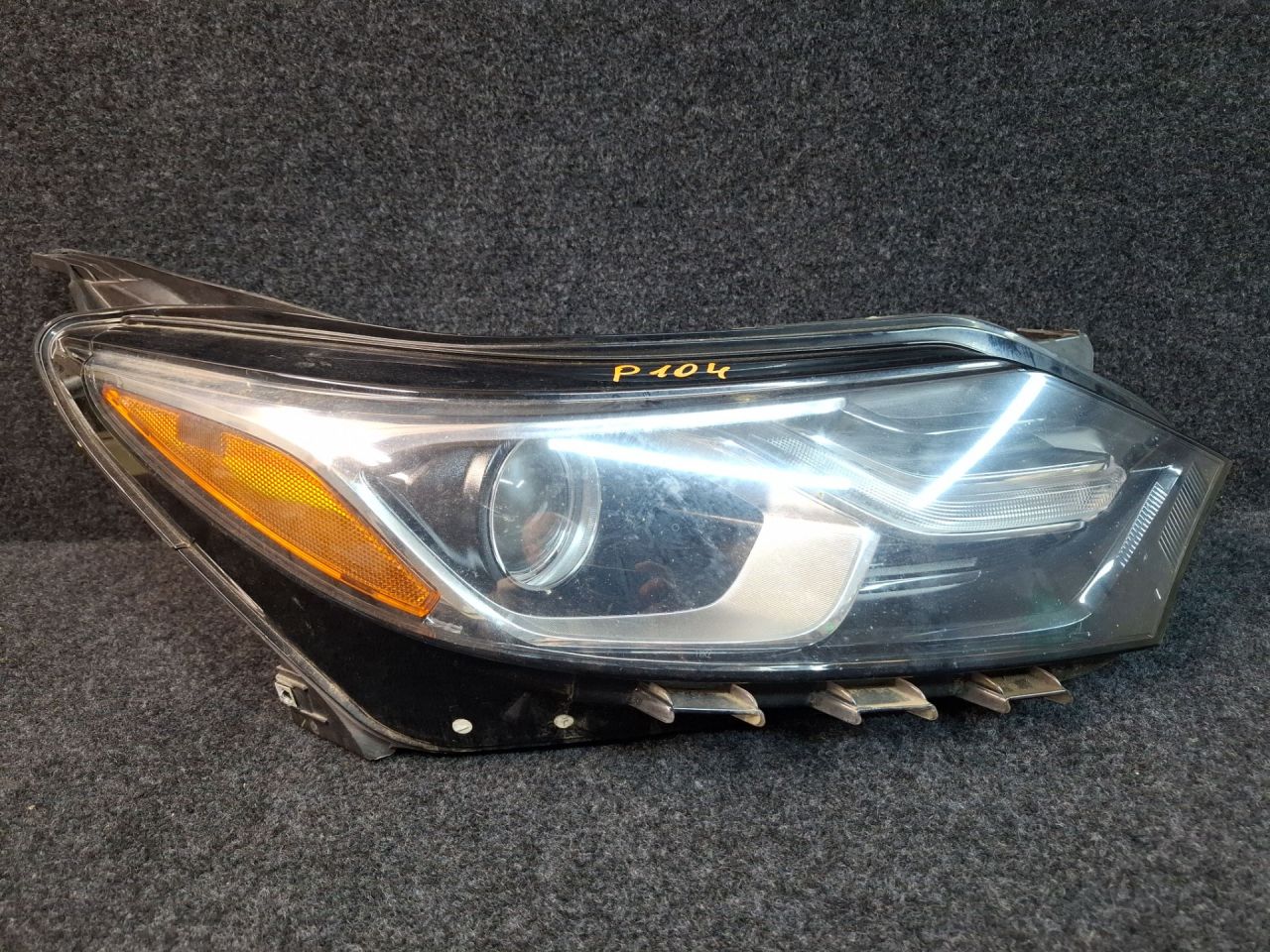 фара правая Chevrolet Equinox 3 поколение 2018, 1.5 л., бензин, АКПП, серый 139х, минивэн, передний привод, 84258448 - фото №1