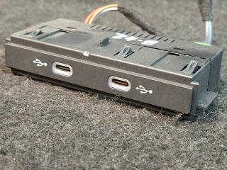 разъем AUX / USB Volkswagen Taos 1 поколение [рестайлинг] 2025, 1.5 л., бензин, АКПП, голубой, внедорожник 5 дв., полный привод, 5NA035700