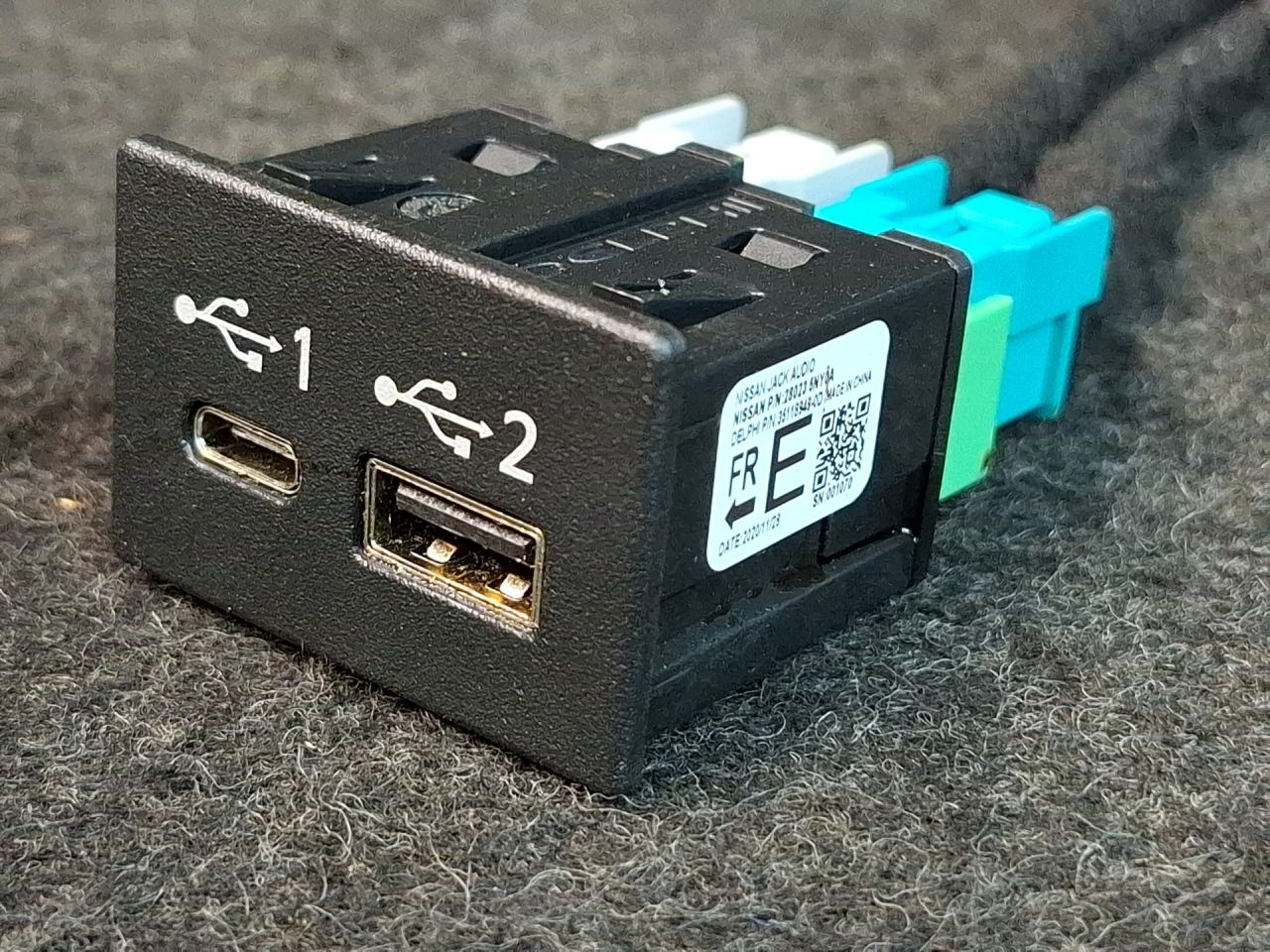 разъем AUX / USB Infiniti QX50 P71A 2021, 2.0 л., бензин, АКПП, белый перламутр, лифтбэк, полный привод, 280235NY0A - фото №1