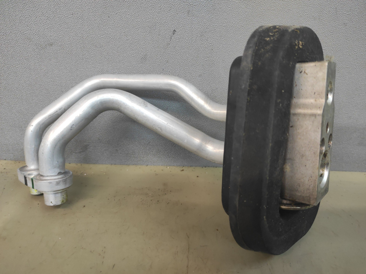 трубка кондиционера Subaru Forester 3 поколение (SH) 2009, 2.5 л., EJ253, бензин, АКПП, синий, внедорожник 5 дв., правый руль - фото №1