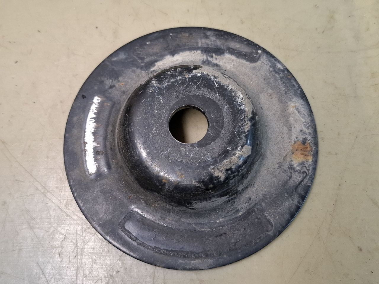 опорная тарелка пружины Chevrolet Blazer 3 поколение 2019, 3.6 л., бензин, АКПП, белый, полный привод, 23356678 - фото №1