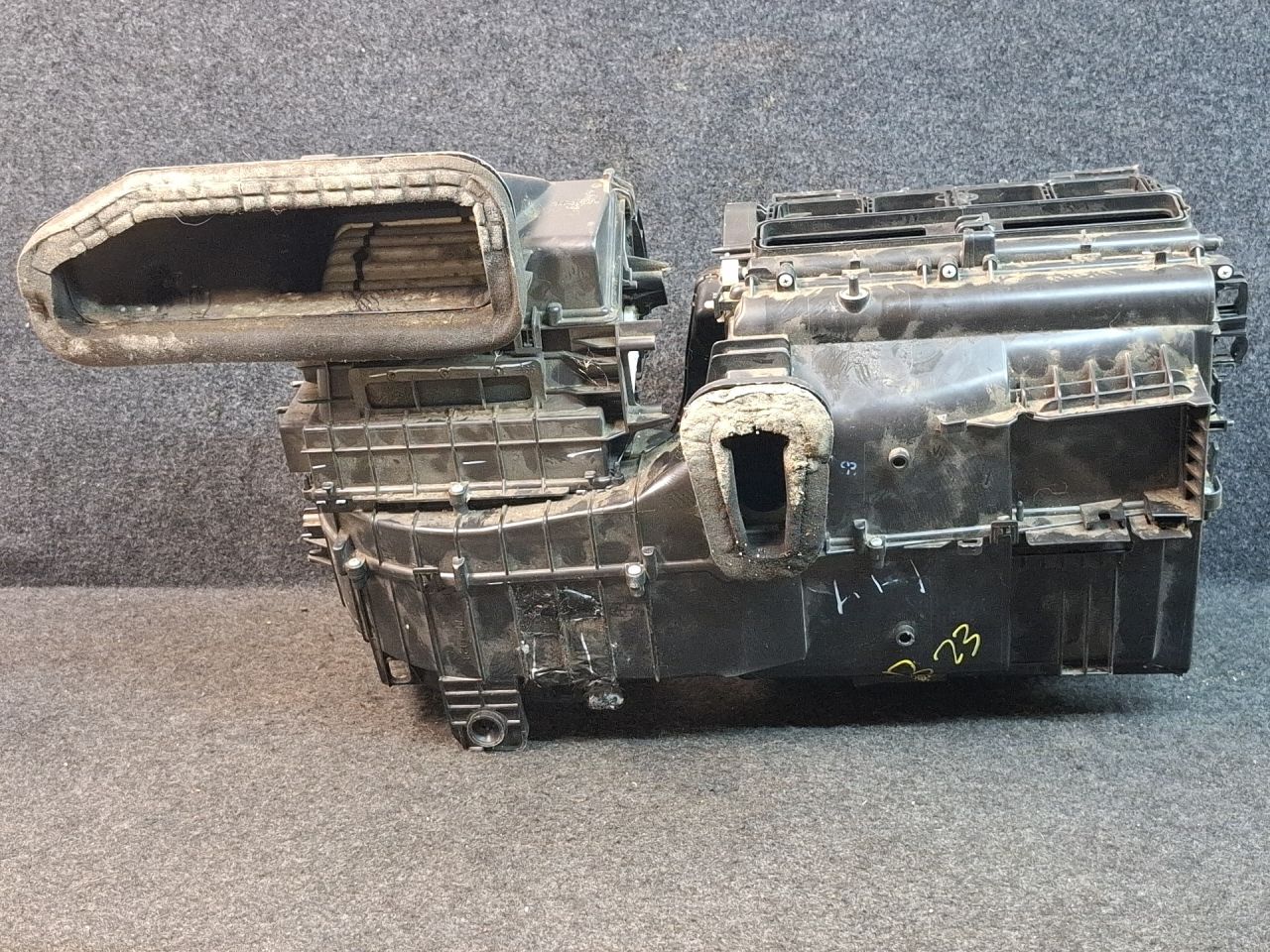 корпус отопителя (печки) Toyota Sienna 3 поколение 2011, 3.5 л., 2GR-FE, бензин, АКПП, серый, передний привод, 87010-08120 - фото №1