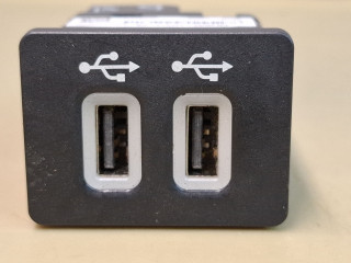 разъем AUX / USB Ford Edge 2 поколение CD539 [рестайлинг] 2020, 2.0 л., бензин, АКПП, красный, внедорожник 5 дв., полный привод, HC3T14F014DB