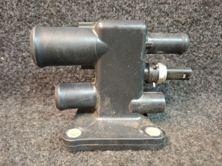 фланец (тройник) системы охлаждения Ford Edge 2 поколение CD539 [рестайлинг] 2020, 2.0 л., бензин, АКПП, красный, внедорожник 5 дв., полный привод, K2GE8K556AB