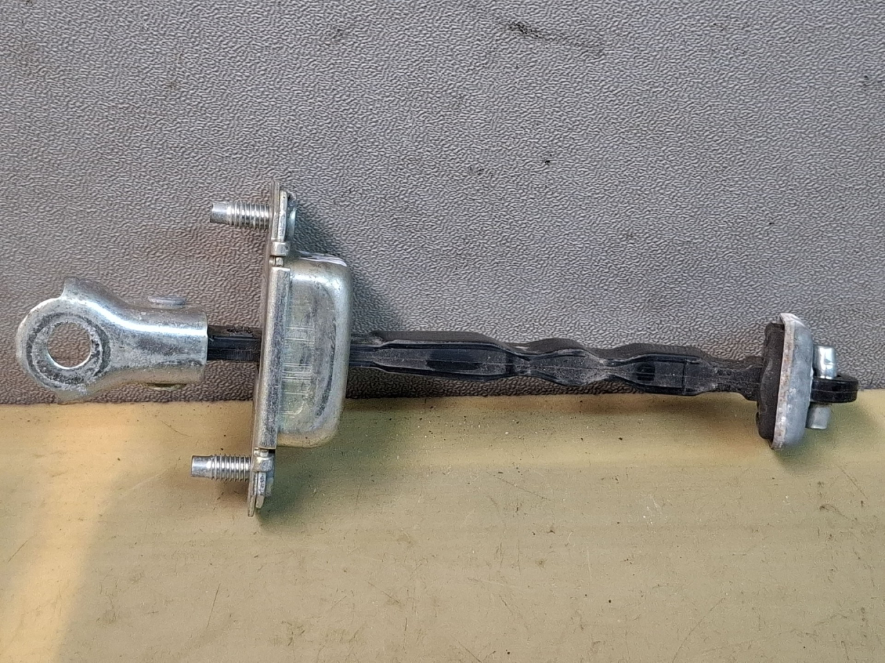 ограничитель открывания двери Subaru Impreza 5 поколение (GK/GT) 2019, 2.0 л., бензин, вариатор, серый, седан, полный привод - фото №1