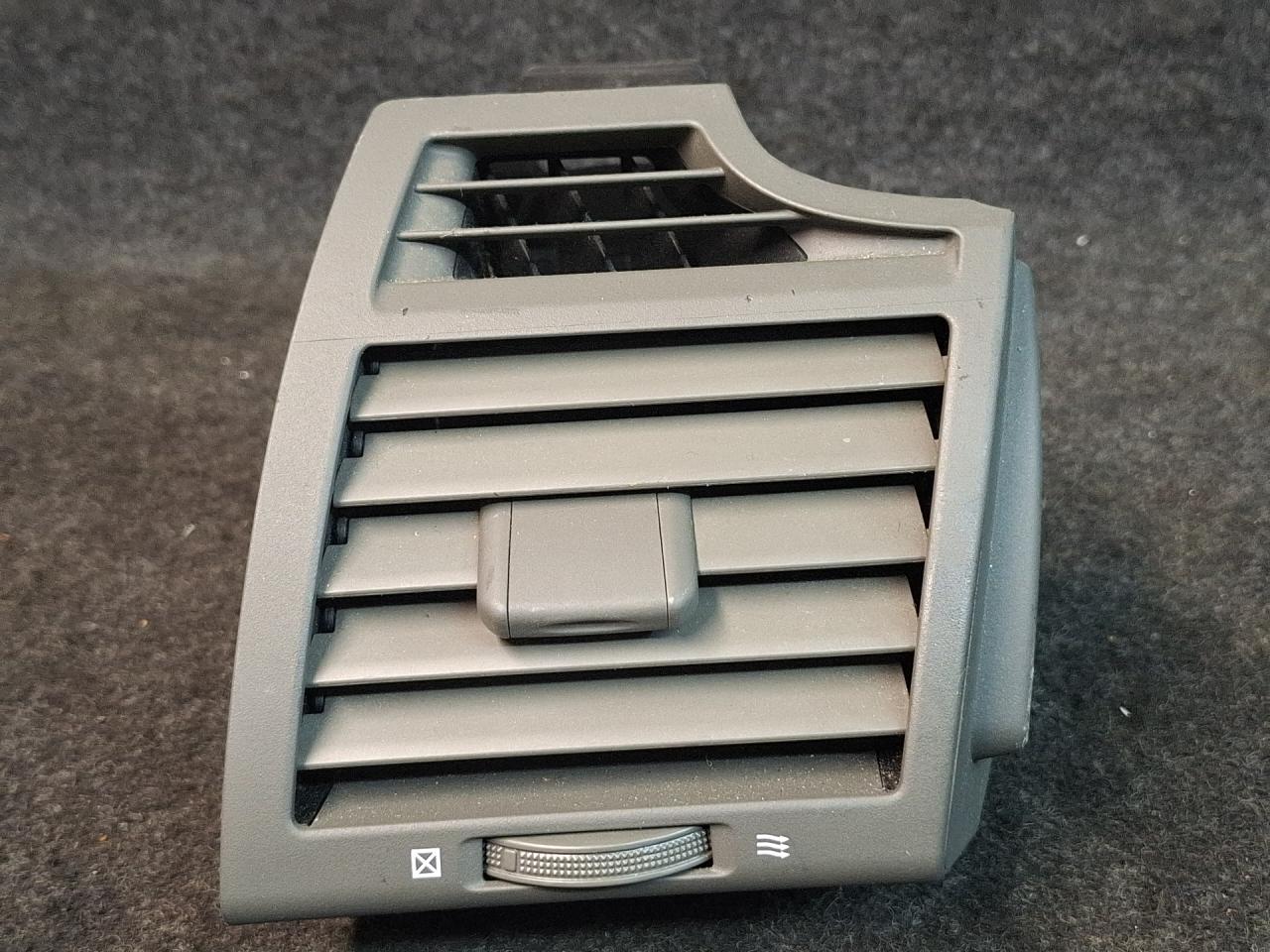 дефлектор обдува салона Toyota Camry 7 поколение XV40 2008, 2.4 л., 2AZ-FE, бензин, АКПП, седан, передний привод - фото №1