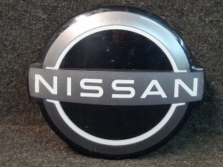эмблема Nissan Rogue T33 2022, 1.5 л., бензин, АКПП, белый перламутр, полный привод, 628906RM0A