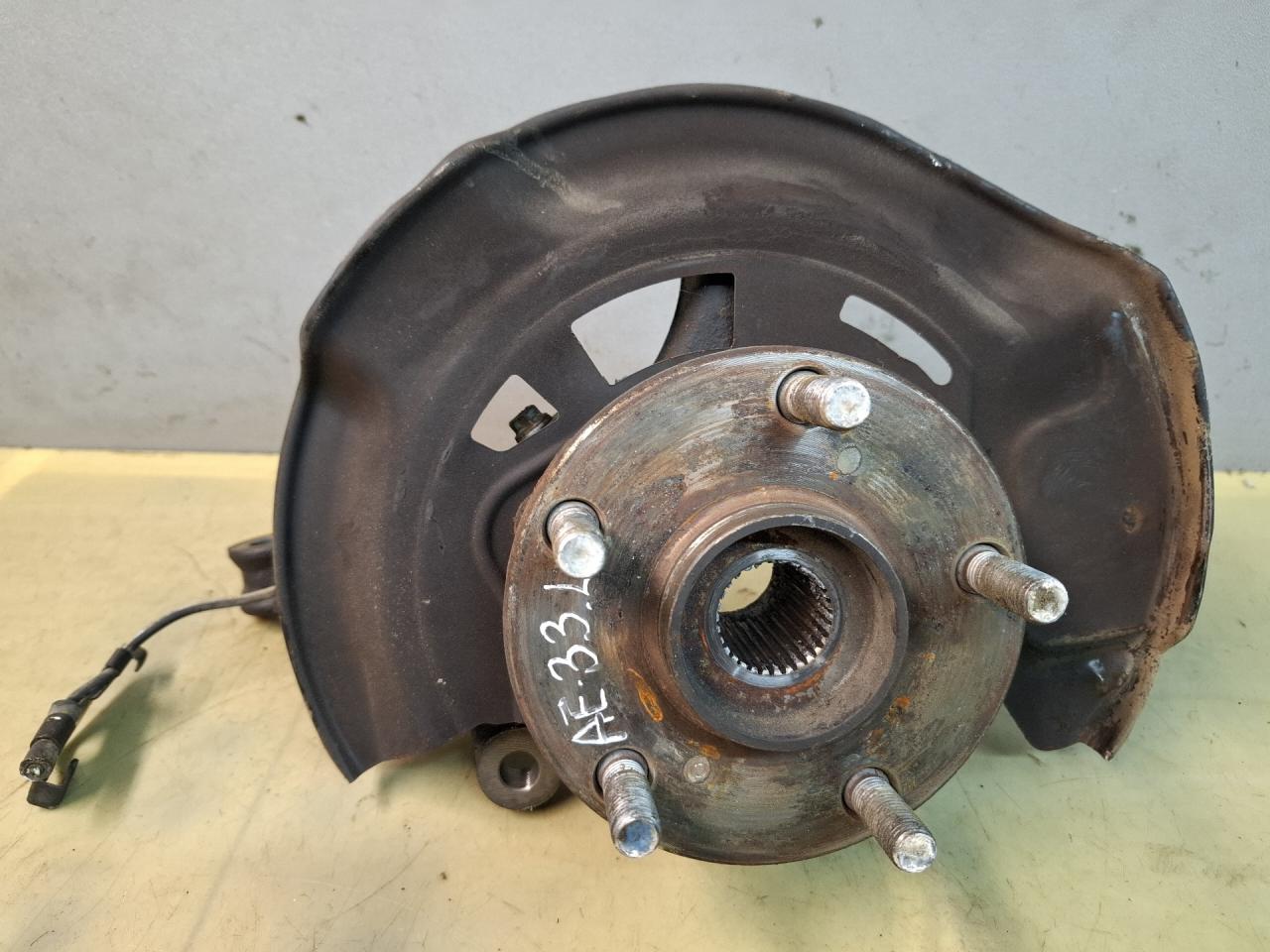 кулак поворотный левый Toyota RAV4 3 поколение (XA30) 2007, 2.4 л., 2AZ-FE, бензин, МКПП, полный привод, правый руль - фото №1