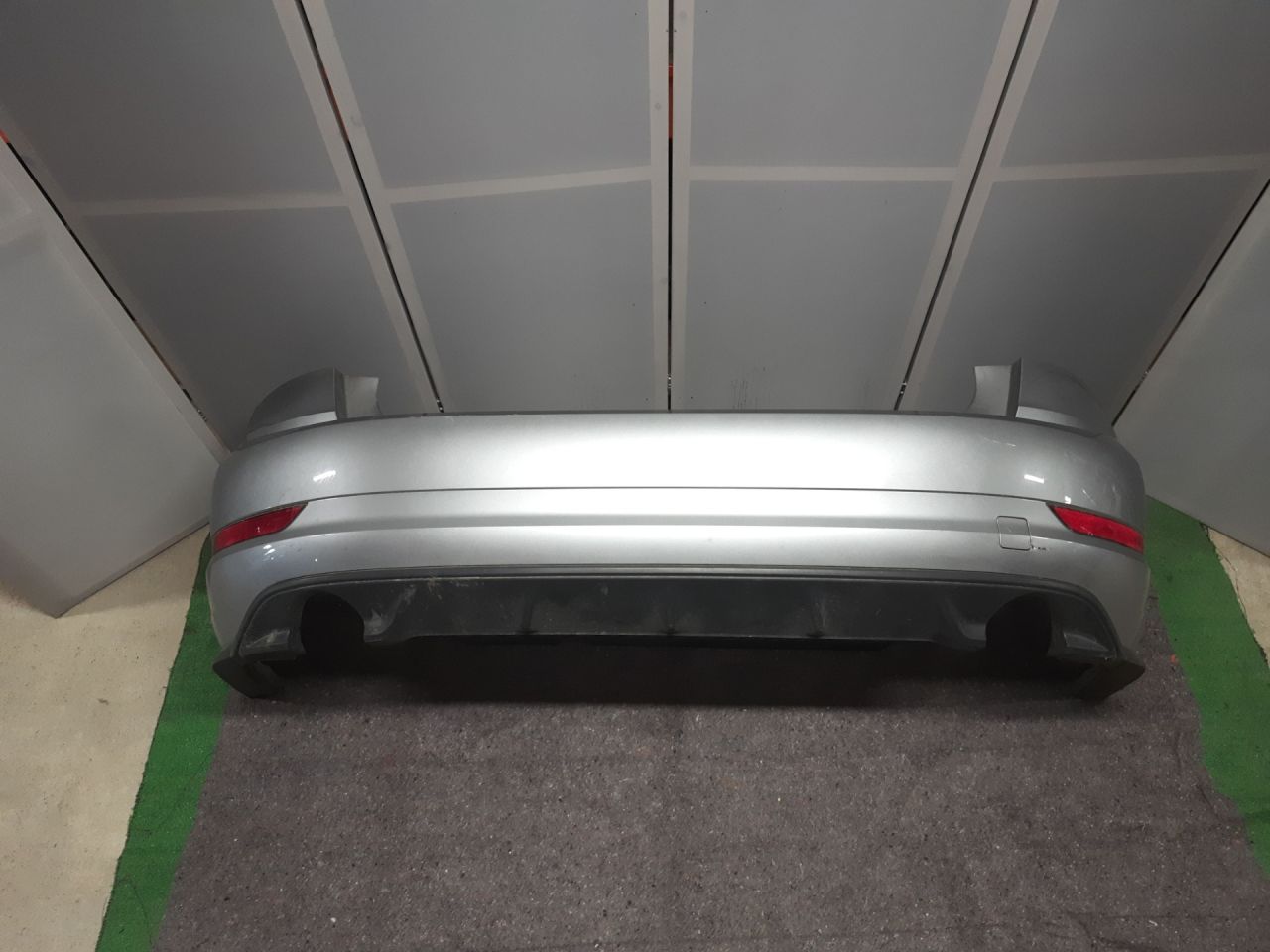 бампер задний Volkswagen Jetta 7 поколение 2020, 2.0 л., бензин, серый, седан, передний привод - фото №1