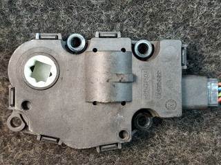 моторчик заслонки печки BMW X4 F26 2016, 2.0 л., дизель, АКПП, черный, 020420151A, T946104A