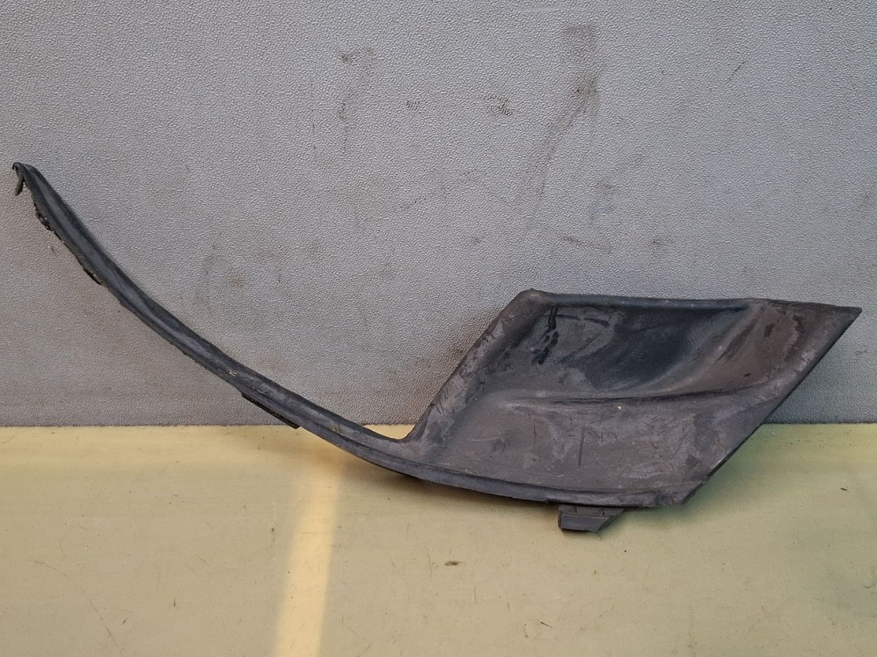 молдинг лобового стекла Toyota Sienna 3 поколение 2011, 3.5 л., 2GR-FE, бензин, АКПП, серый, передний привод - фото №1