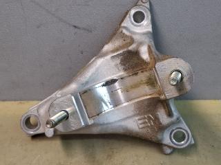 кронштейн полуоси Mazda CX-30 1 поколение 2022, 2.0 л., PE-VPS, бензин, МКПП, передний привод