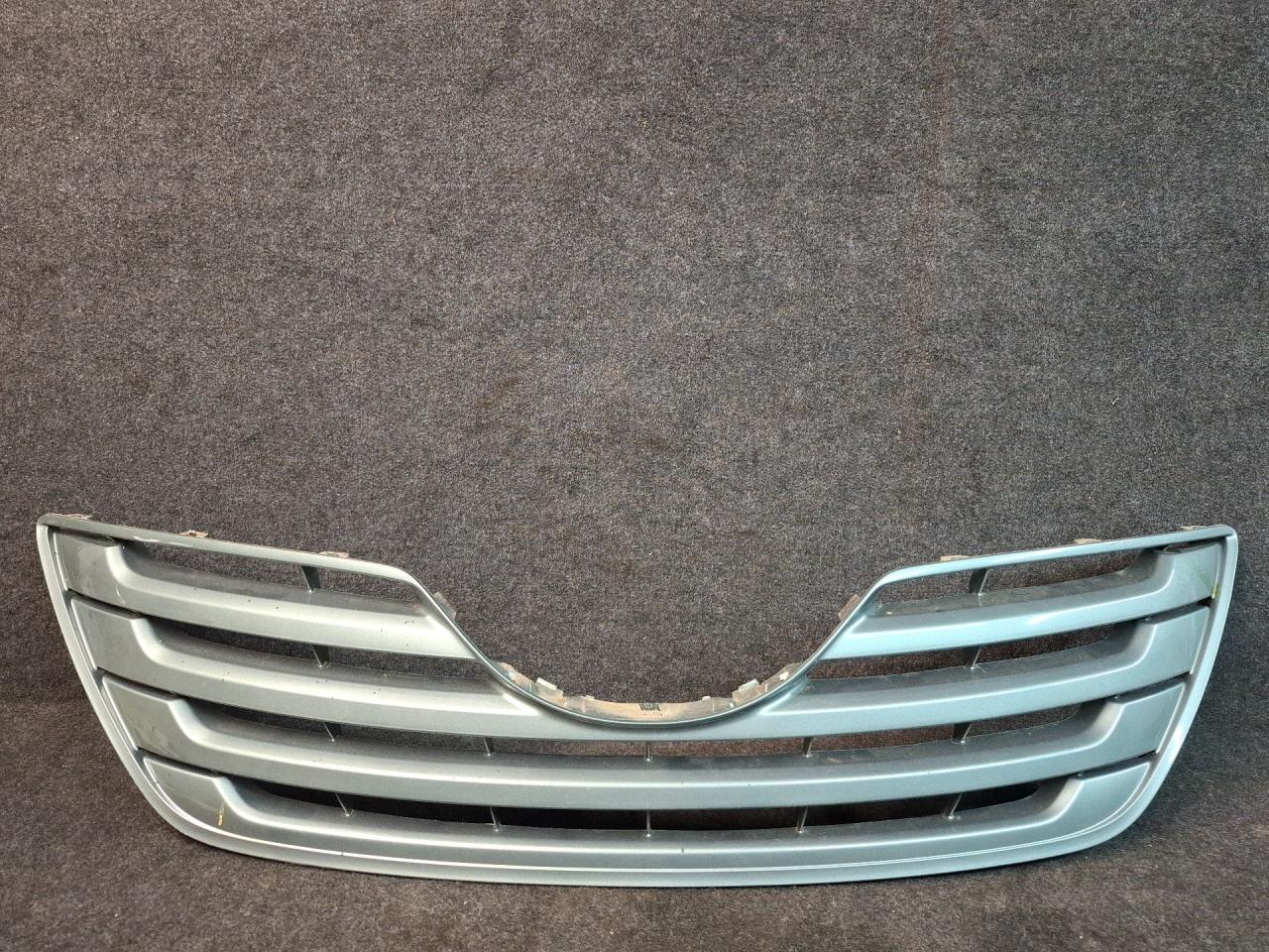 решетка радиатора Toyota Camry 7 поколение XV40 2008, 2.4 л., 2AZ-FE, бензин, АКПП, седан, передний привод, 53111-06090 - фото №1