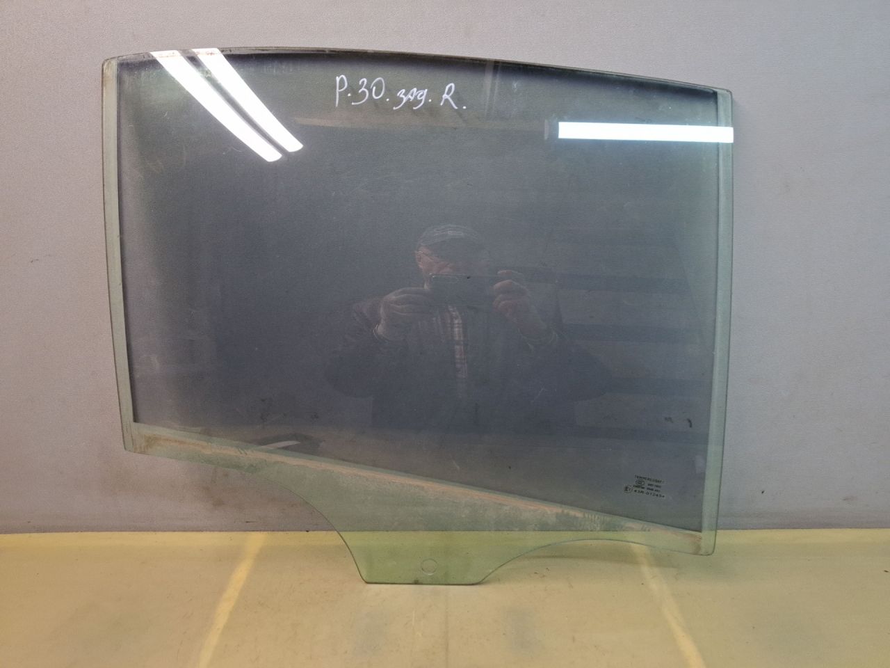 стекло двери задней правой BMW 3 серия F30/F31/F34 F30 2013, 2.0 л., N20 B20 A, бензин, АКПП, черный, седан, полный привод, 43R012454 - фото №1