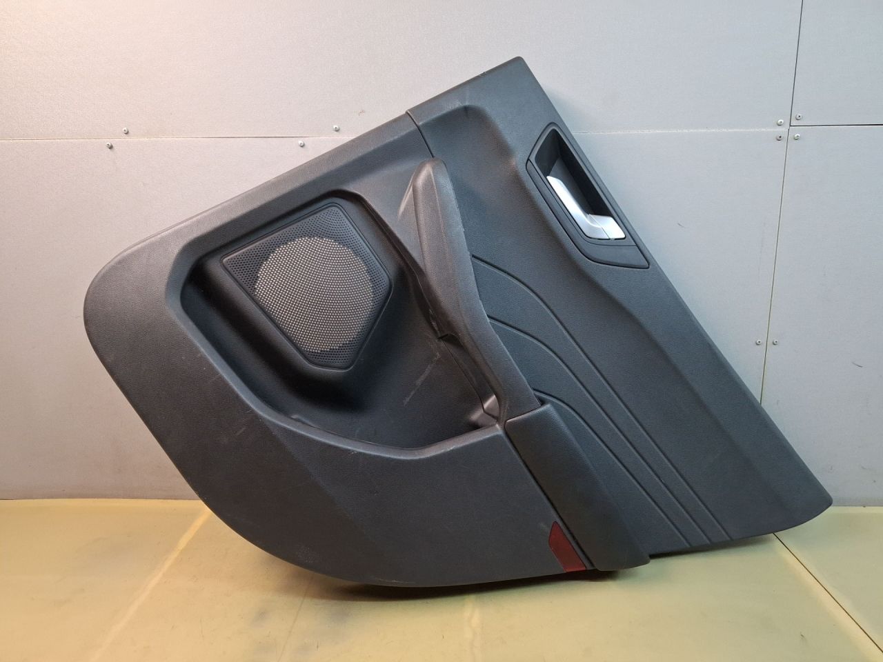 обшивка двери задняя правая Ford Escape 4 поколение CX482 2021, 2.5 л., гибрид, АКПП, внедорожник 5 дв., полный привод - фото №1