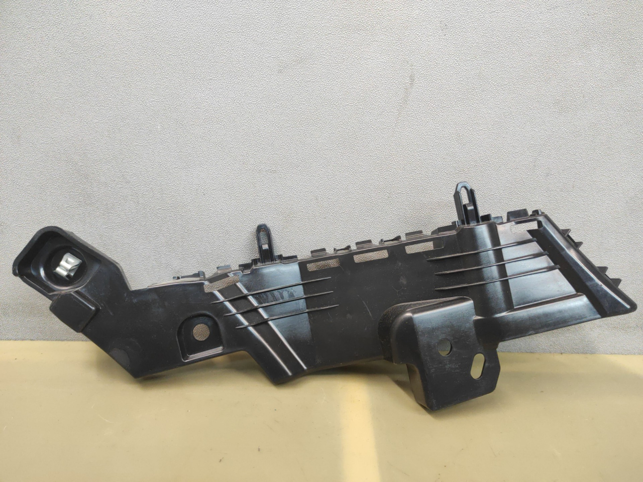 Крепление бампера переднего Buick Encore GX 1 поколение 2022, 42713980 - фото №1