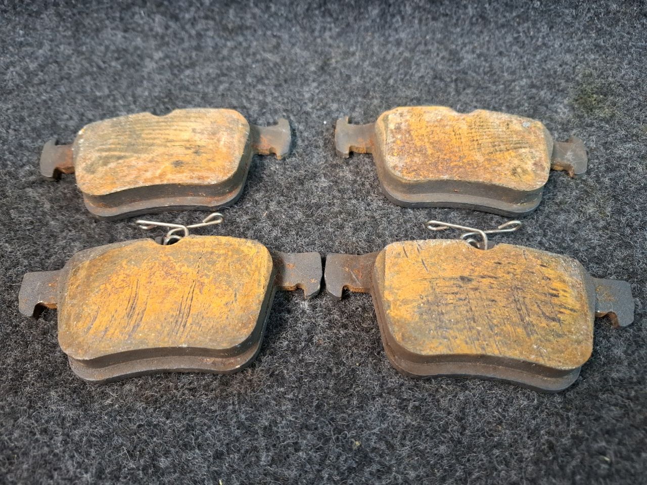 тормозные колодки Volkswagen Jetta 7 поколение 2021, 1.4 л., бензин, АКПП, серый, передний привод - фото №1