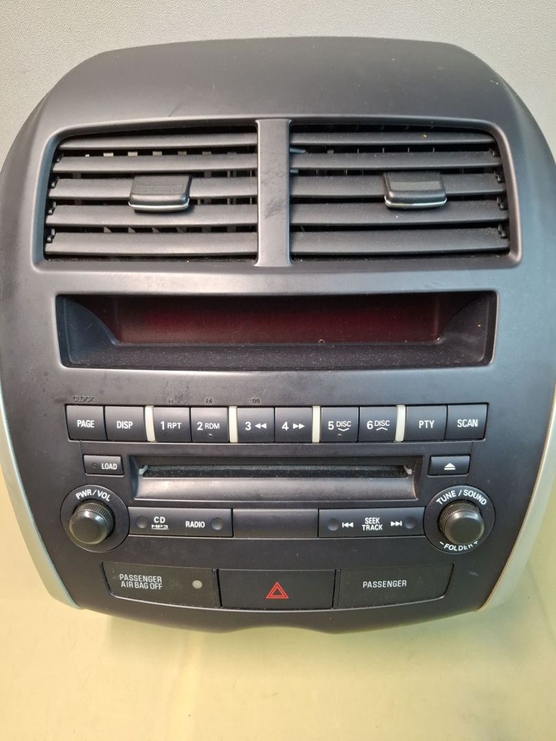 панель управления магнитолой Mitsubishi ASX 1 поколение 2012, 2.0 л., 4B11, бензин, АКПП, черный, внедорожник 5 дв., полный привод - фото №1