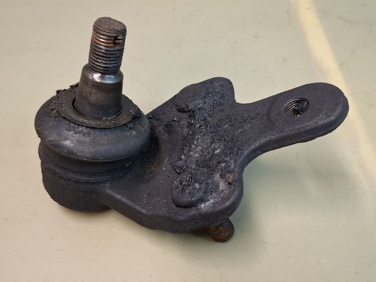 шаровая опора Toyota Sienna 3 поколение 2011, 3.5 л., 2GR-FE, бензин, АКПП, серый, передний привод - фото №1