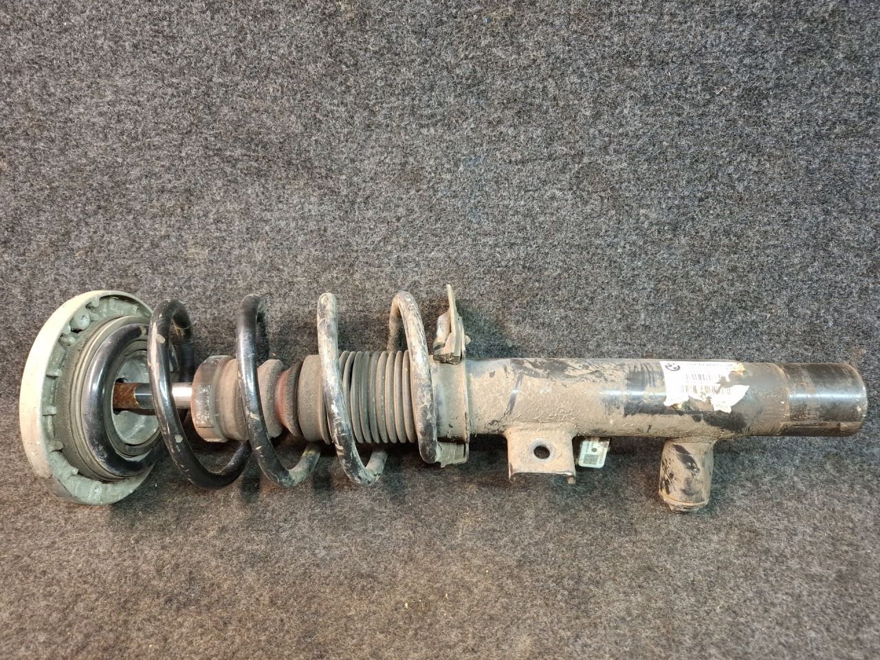 амортизатор передний левый BMW X4 F26 2016, 2.0 л., дизель, АКПП, черный, 3711679702504 - фото №1