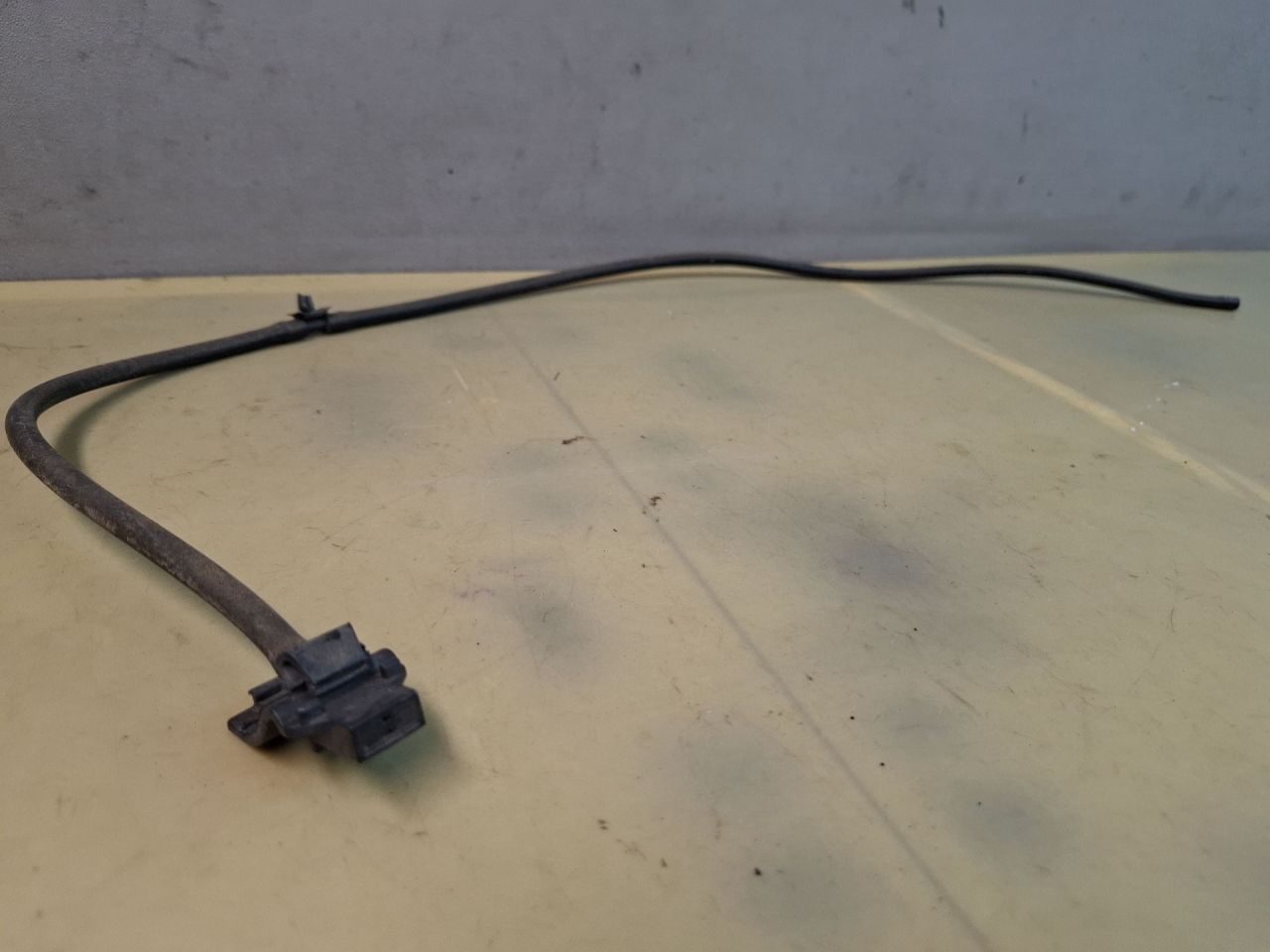 форсунка омывателя лобового стекла Toyota Sienna 3 поколение 2011, 3.5 л., 2GR-FE, бензин, АКПП, серый, передний привод - фото №1